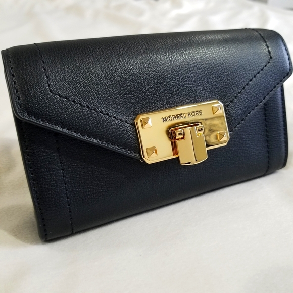 Michael Kors Kinsley Small Black Leather Belt Bag - Picture 4 of 9